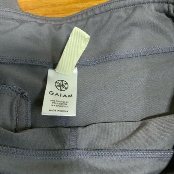 GAIAM yoga capri pants - Picture 7 of 7